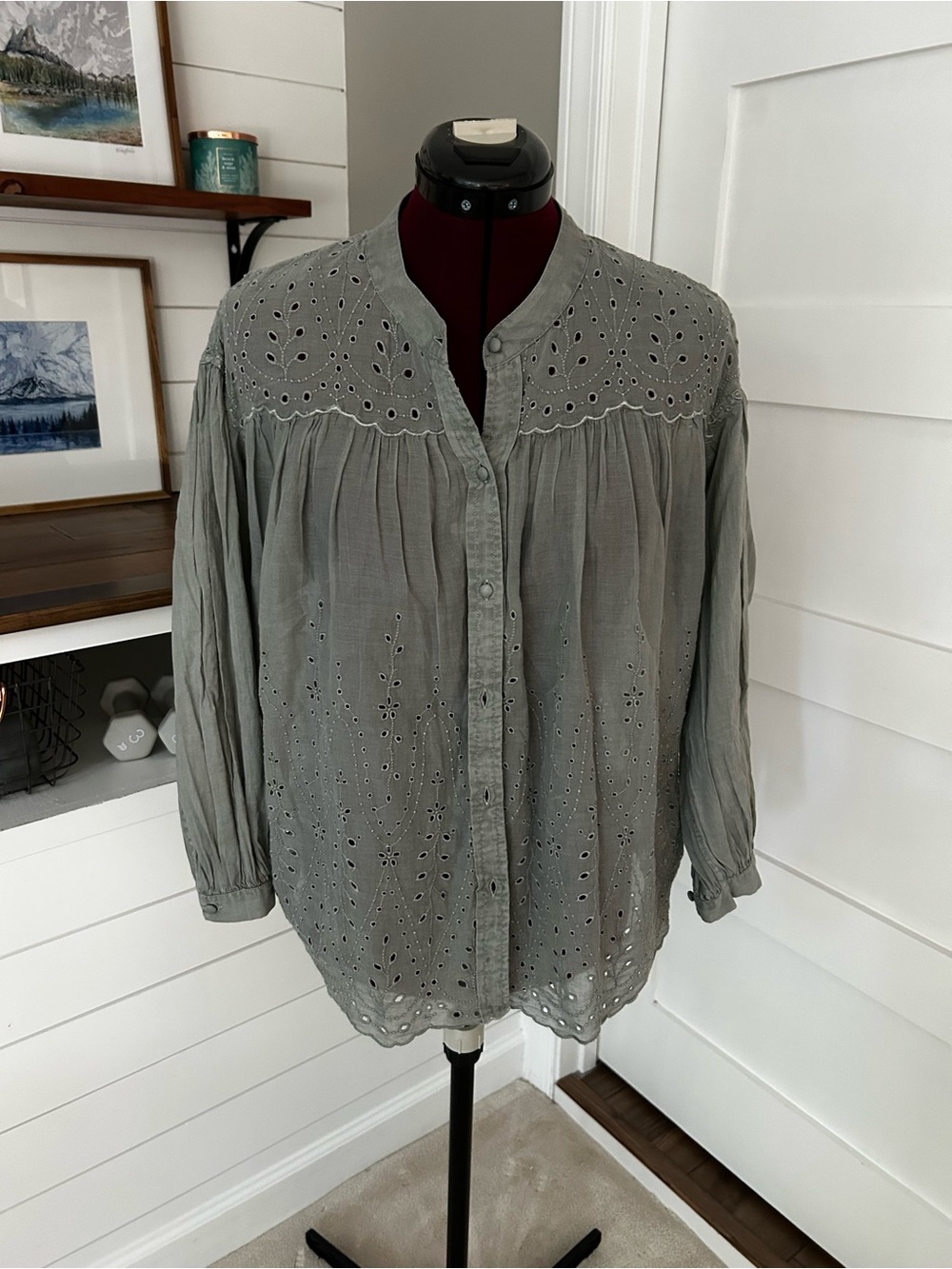 AE77 American Eagle Outfitters Sage Green/Gray Eyelet Button-Front Blouse